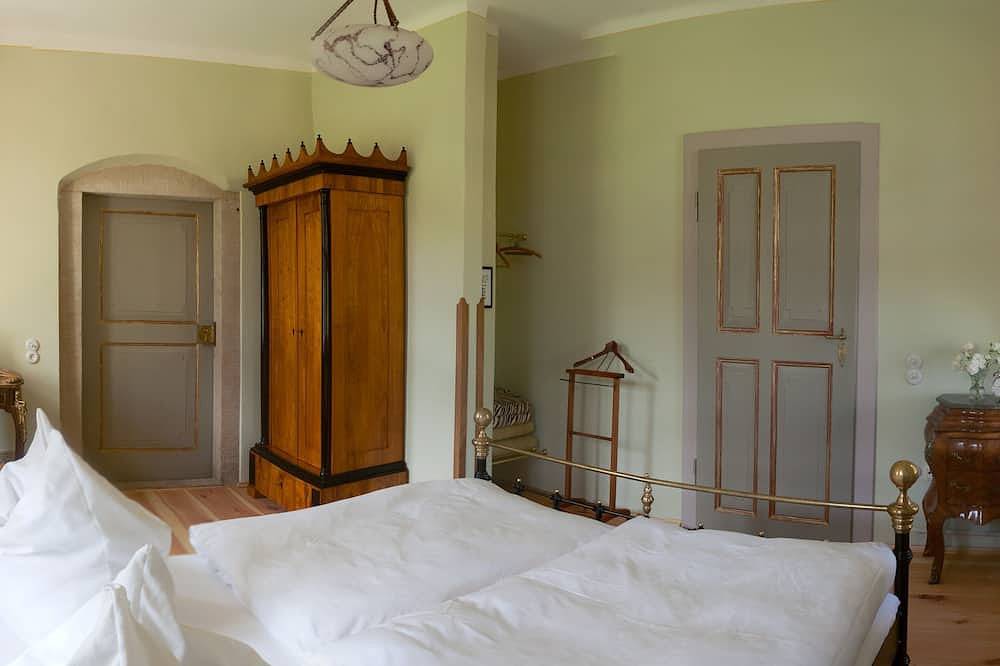 Ganze Wohnung, Historische Villa, exlusives Ambiente, direkt an der Elbe, Natur, Ruhe am Fluss in Wehlen, Elbsandsteingebirge