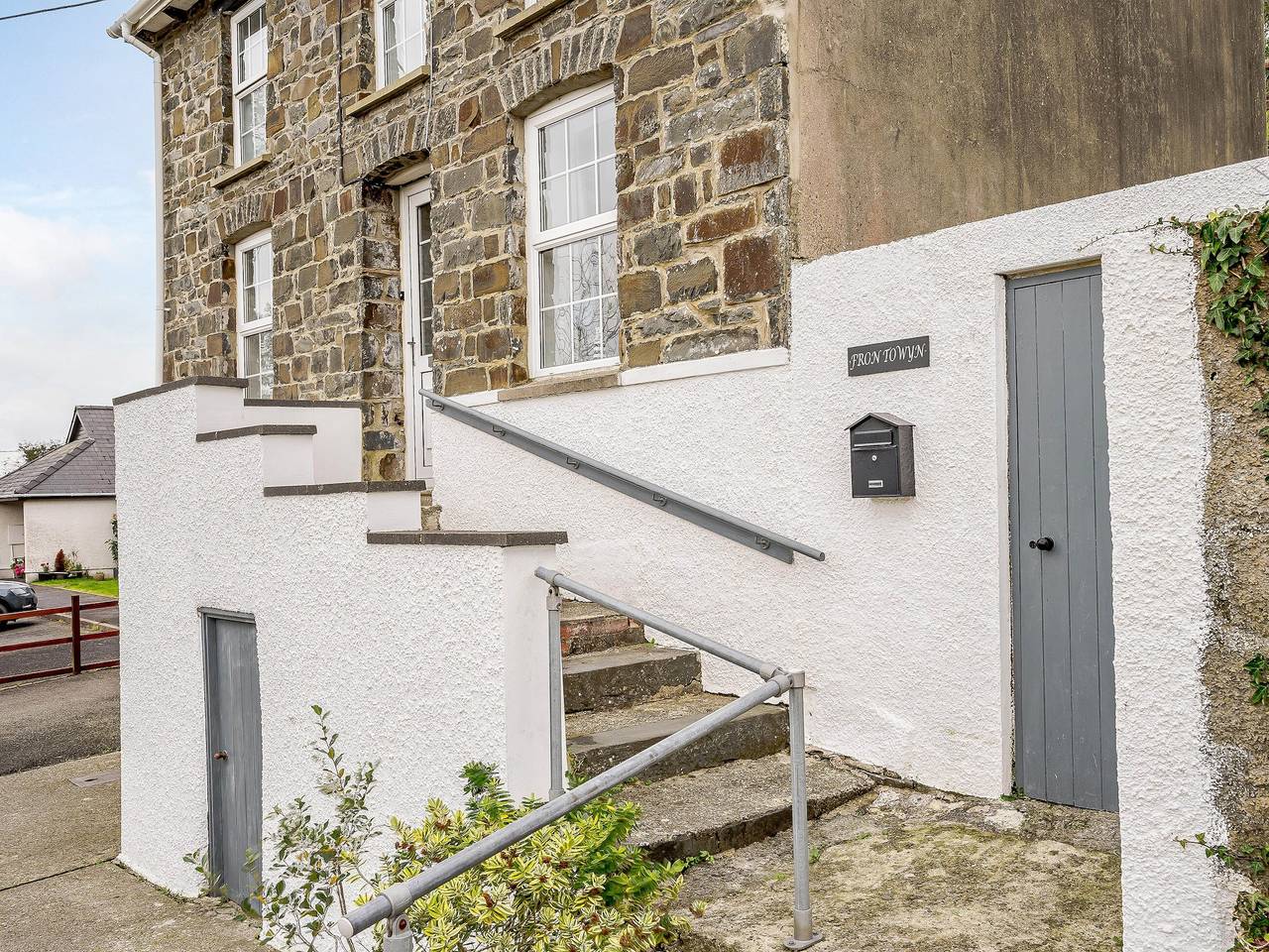 Fron Towyn Cottage in New Quay, Cardigan Bay