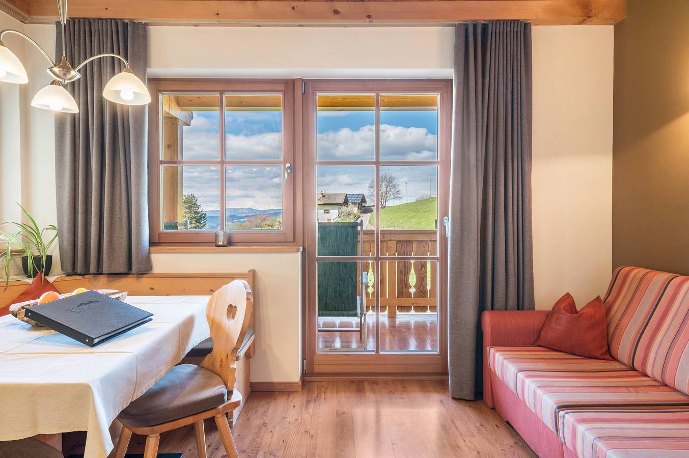 Ganze Wohnung, Ferienwohnung 'Ronsolhof Hauenstein' mit Bergblick, Gemeinschaftsgarten und Wlan in Seis am Schlern, Kastelruth