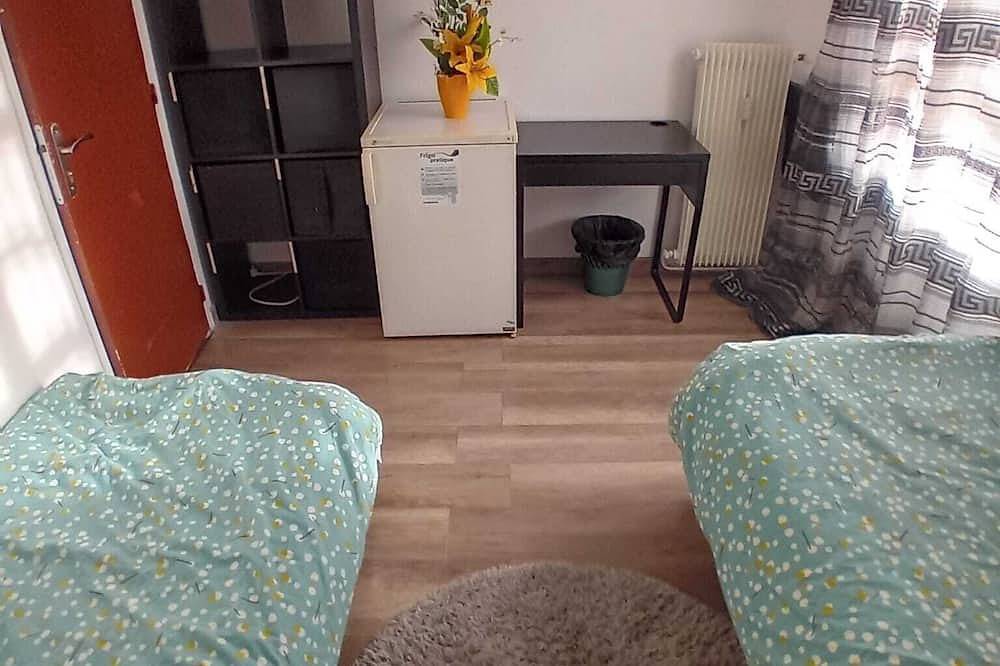 Appartement entier, Chambre avec 2 lits simples in Vénissieux, Lyon et ses environs