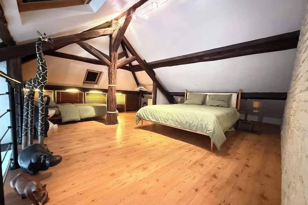 Ganze Wohnung, 70m² duplex apartment Marne view - 5 pers, quiet, near Disneyland & train station in Pomponne, Seine-et-Marne