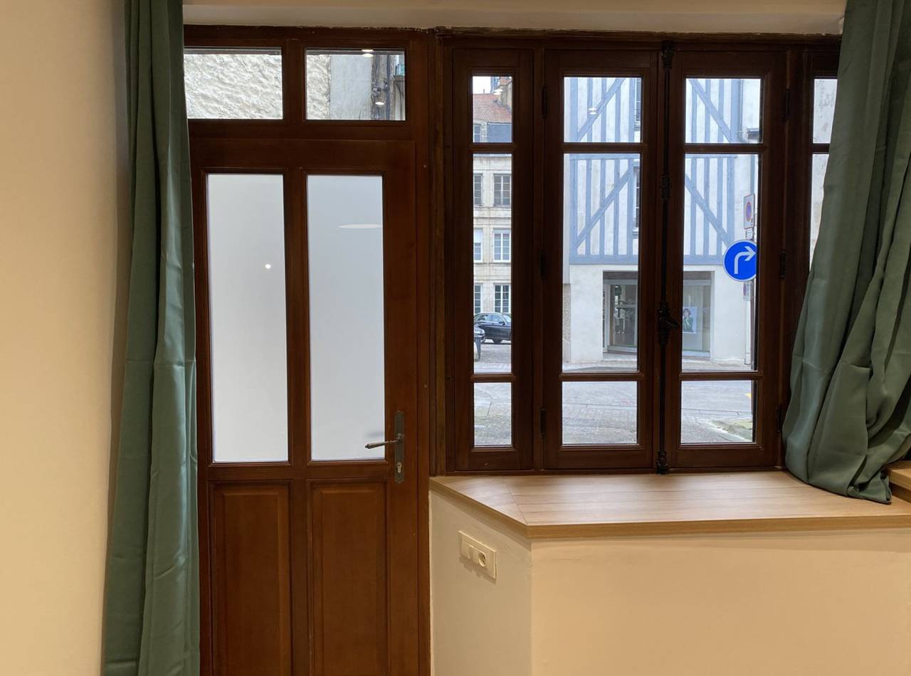 Studio entier, Joli studio dans une maison de caractère in Bar-sur-Aube, Aube