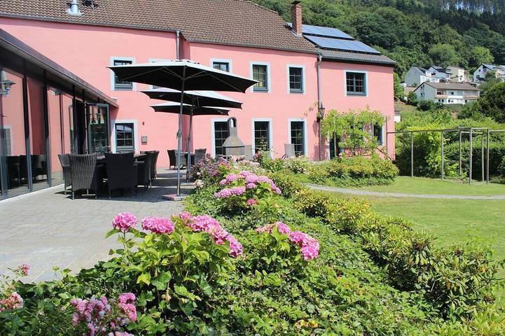 Ferienhaus für 22 Personen, mit Sauna und Whirlpool sowie Garten - 1