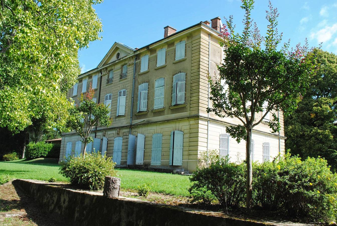 Château « De Barral - Piscine privée » jardin privé et Wi-Fi in Hauterives, Région de Valence