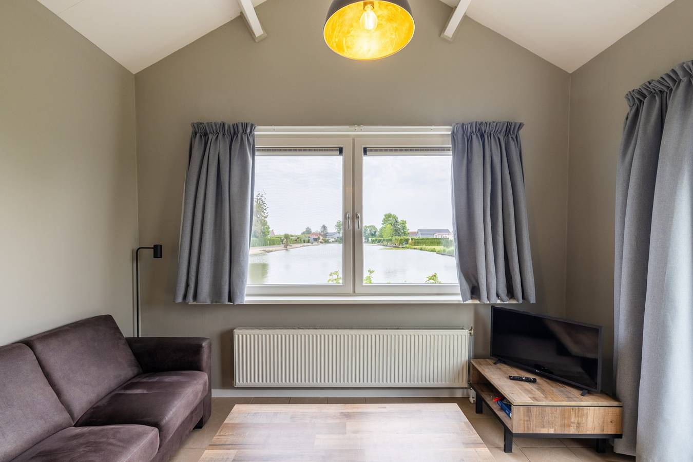 Schönes 3-Personen-Ferienhaus am Angelgewässer in der Nähe von Medemblik am Ijsselmeer. in Ijsselmeer