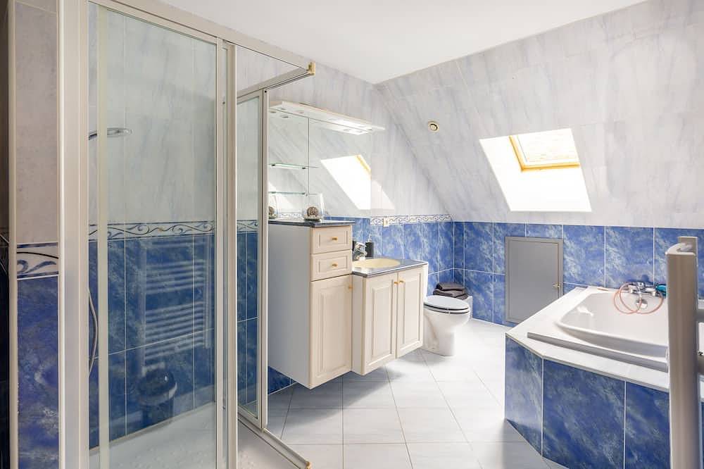 Entire apartment, Appartement Le Saint Jean in Crémieu, La Tour-du-Pin region