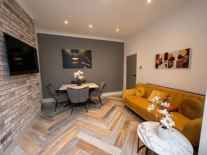 Apartment for 4 people, with hot tub in Croydon