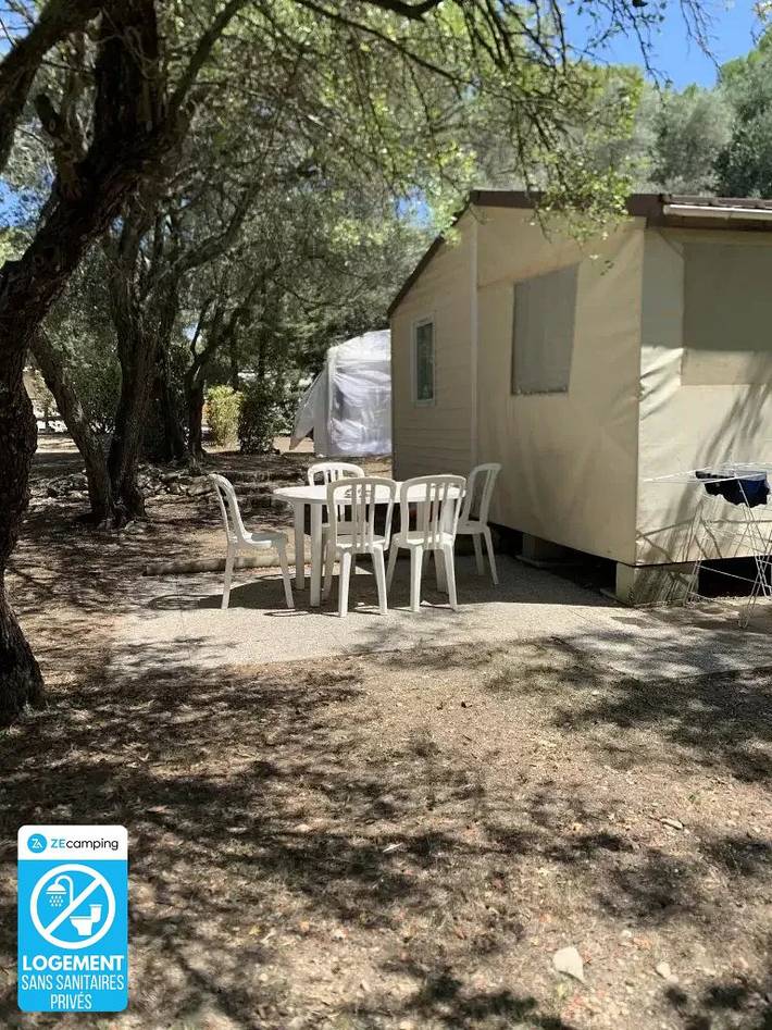 Tente pour 4 personnes, avec bassin pour enfant dans le Gard