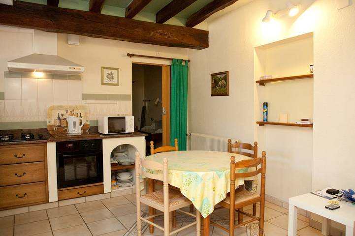 Gîte pour 3 personnes, avec piscine ainsi que jardin et terrasse à Cadalen - 3