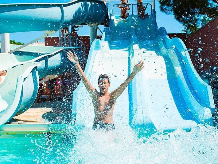 Camping pour 4 personnes, avec bassin pour enfant