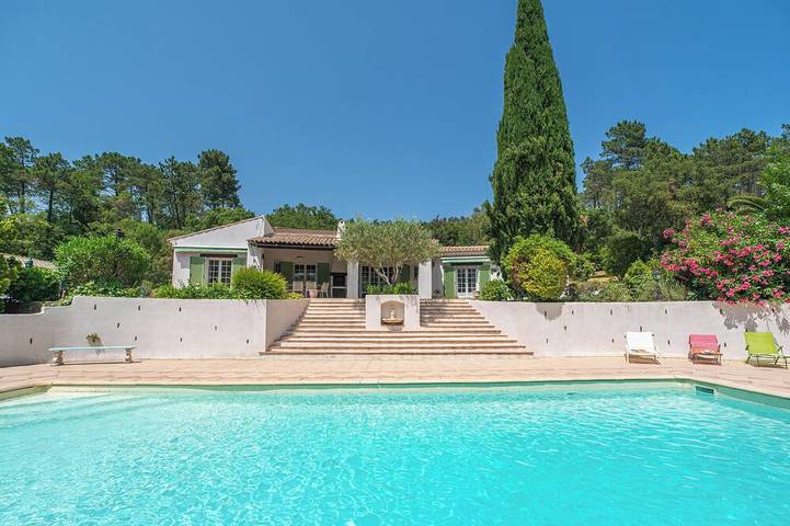 Maison de vacances pour 8 personnes, avec piscine et jardin à Le Muy