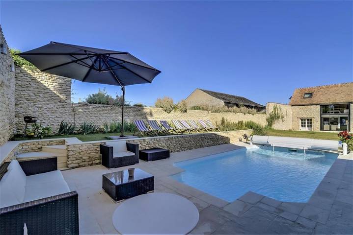 Location de vacances pour 14 personnes, avec jardin ainsi que terrasse et piscine, animaux acceptés dans Amponville