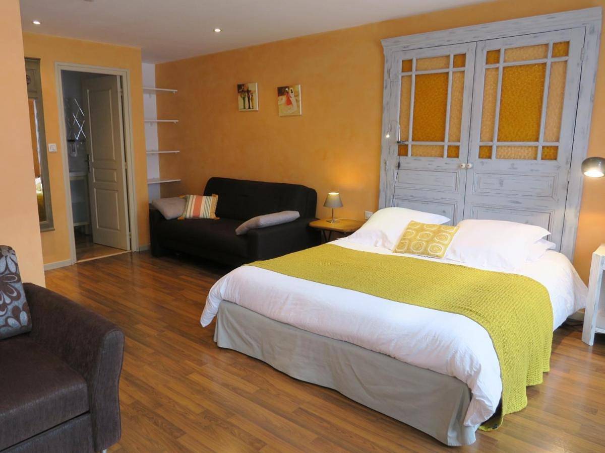 Standard Triple Room in Charleville-Mézières, Ardennes