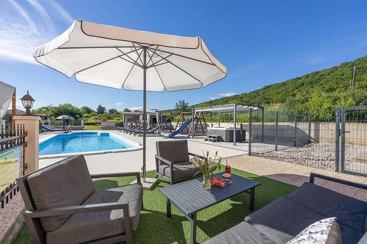 Stunning home in Sinj in Bajagić, Dalmatinisches Zagora