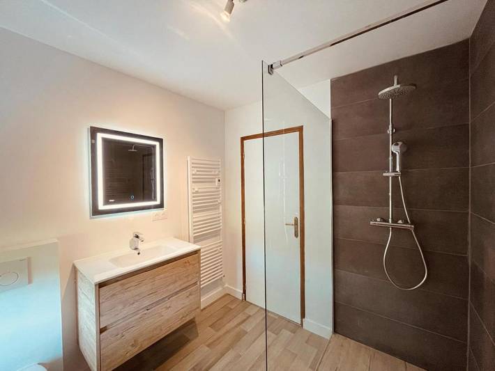 Location de vacances pour 8 personnes, avec jardin ainsi que piscine et vue à Teuillac - 3