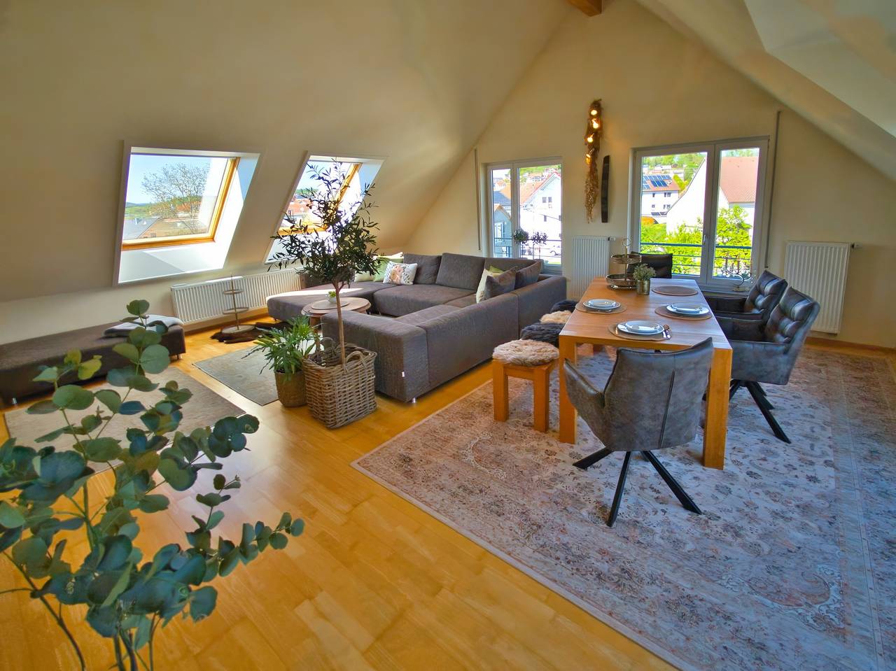 Entire apartment, Apartment 'Heidrun Kalkau' with Private Terrace, Balcony and Wi-Fi in Engstingen, Neckar-Alb