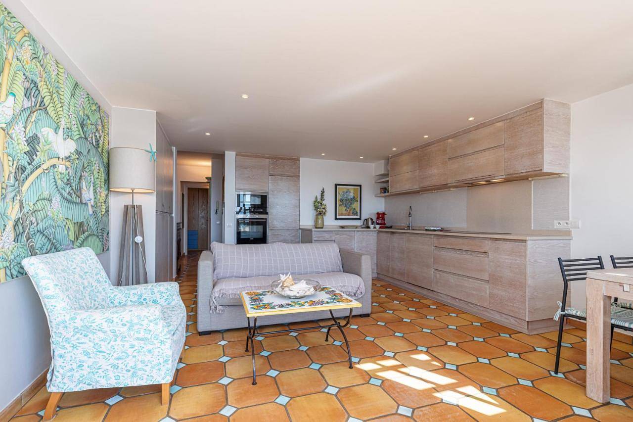 Appartement entier, Two-Bedroom Apartment in Roquebrune-Cap-Martin, Côte méditerranéenne (France)