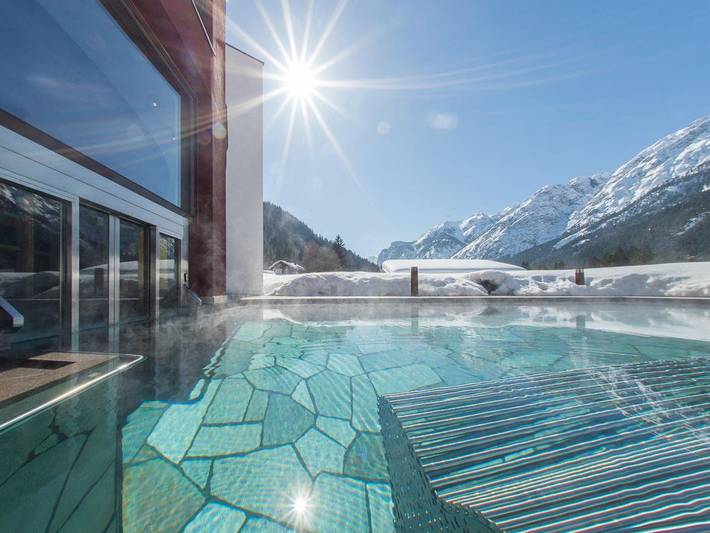 Hotel für 3 Personen, mit Whirlpool und Balkon sowie Garten in Toblach