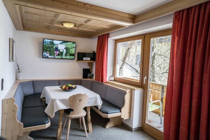 Ferienwohnung für 4 Personen, mit Balkon und Garten in Bichlbach