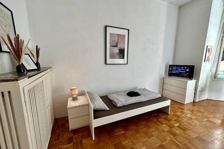 Ganze Wohnung, New Villa Apartment, Sleeps 6, Balcony, Ideal for Football Teams Schalke 04! in Gelsenkirchen, Ruhrgebiet