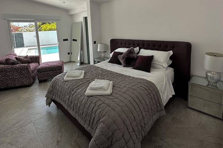 Villa de luxe en bord de mer avec piscine privée – La Zenia, Orihuela Costa. in Playa Cala Cerrada (Orihuela), Orihuela