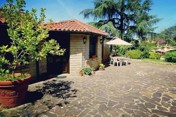 Casa vacanza per 3 persone, con terrazza e giardino, con animali domestici in Morlupo