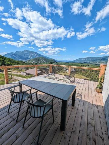 Gîte pour 6 personnes, avec vue et terrasse à Chanaz