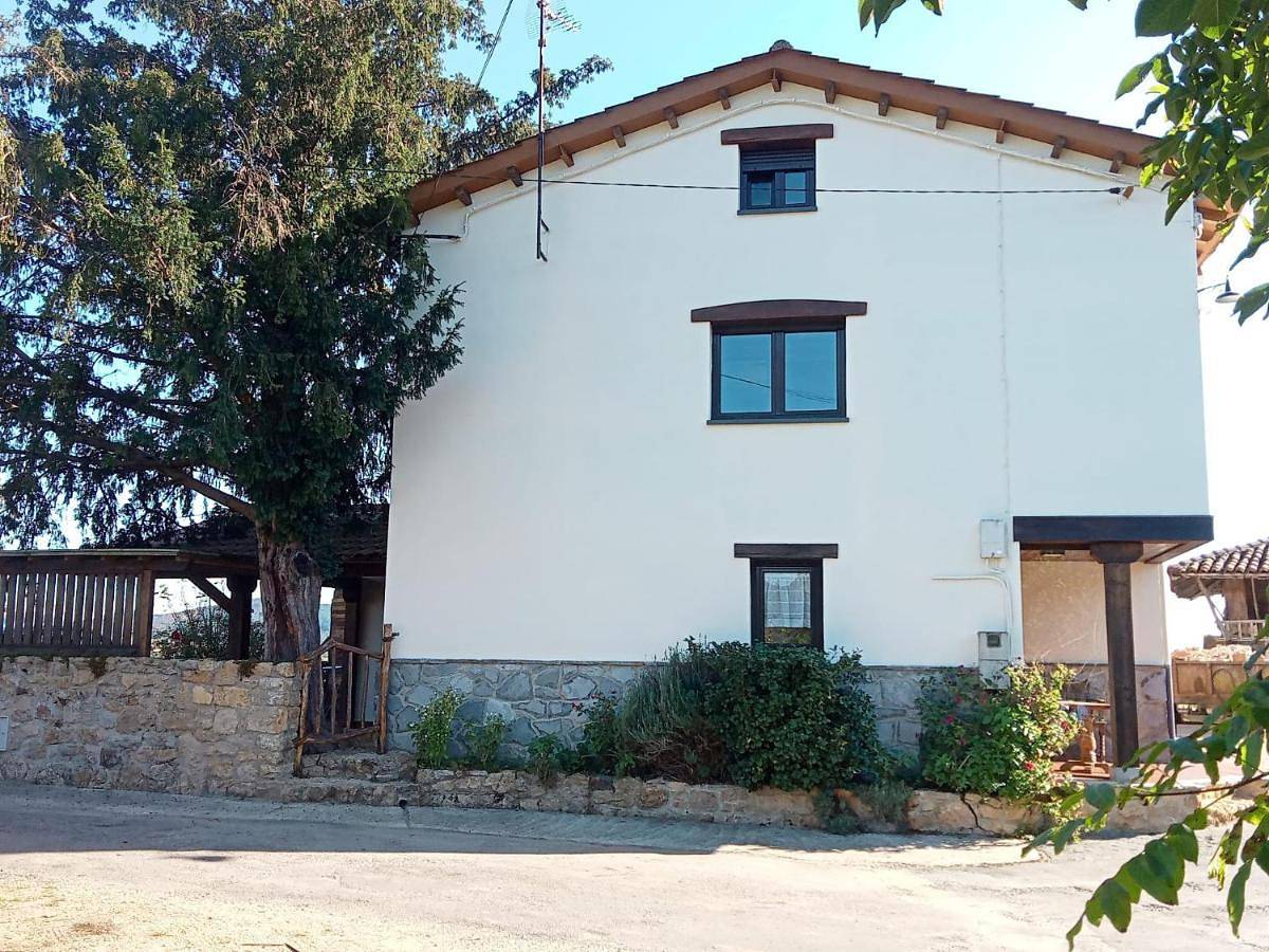 Three-Bedroom House in Ceceda, Nava