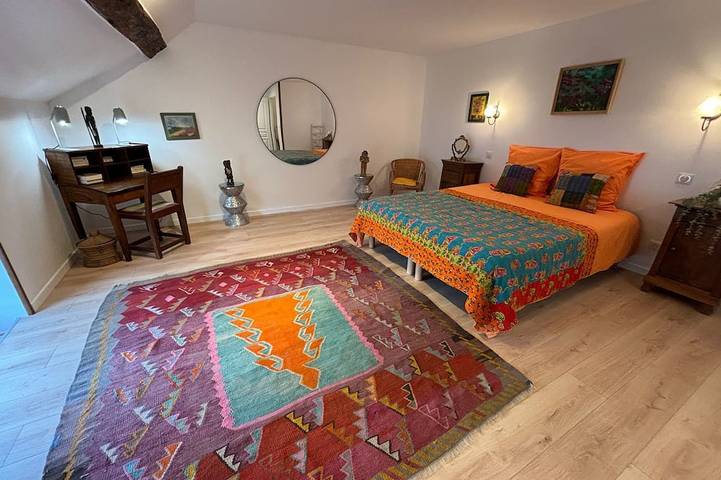 Gîte pour 6 personnes, avec jardin à Commarin