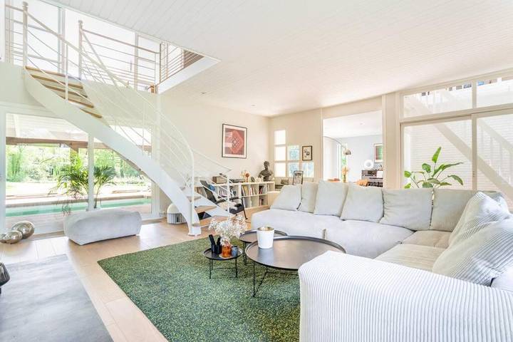 Location de vacances pour 10 personnes, avec Terrasse et Jardin ainsi que Piscine et Vue à Ennetières-en-Weppes