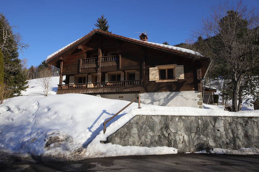 Chalet in mountain hamlet near La Clusaz and Le Grand Bornand in Les Villards-sur-Thônes, Annecy region