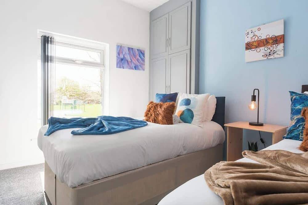 3 Bedroom Adom Home 4 Beds- Central Location in Kingston-upon-Hull, Yorkshire and the Humber