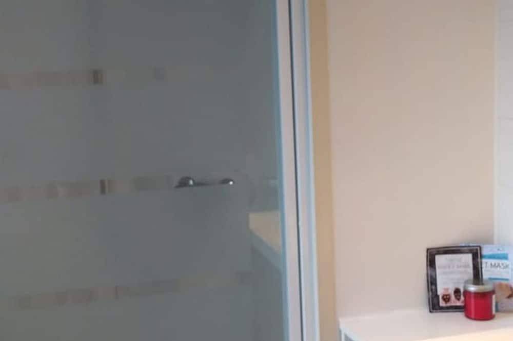 Mobile home in Saint-Maime with terrace in Saint-Maime, Parc naturel régional du Luberon