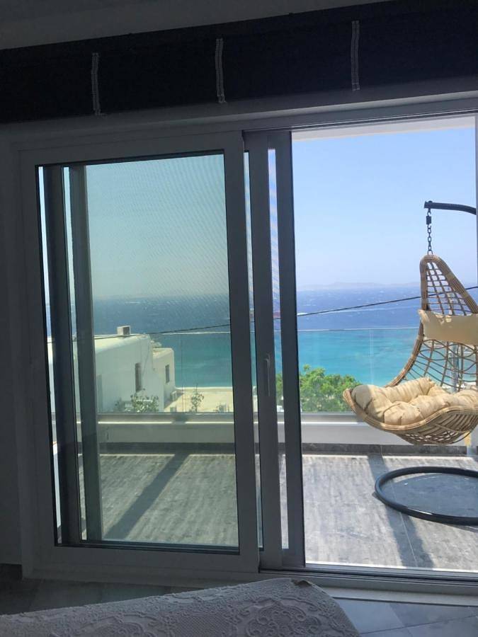 Fraskoula's Beach in Agios Stefanos, Mykonos