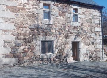 Gîte pour 6 personnes, avec terrasse ainsi que jardin et piscine à Chirac