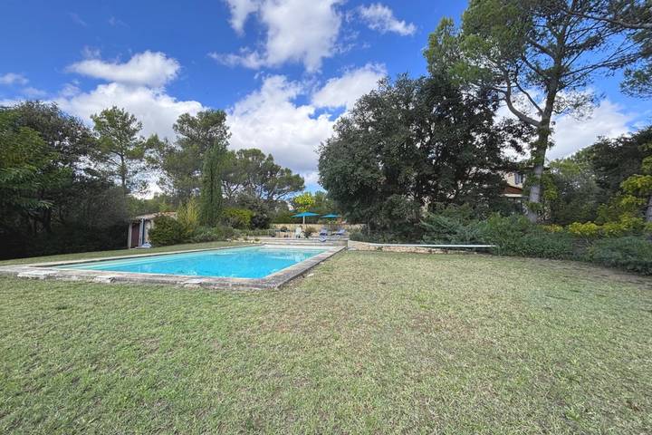 Villa pour 10 personnes, avec terrasse ainsi que jardin et piscine - 1