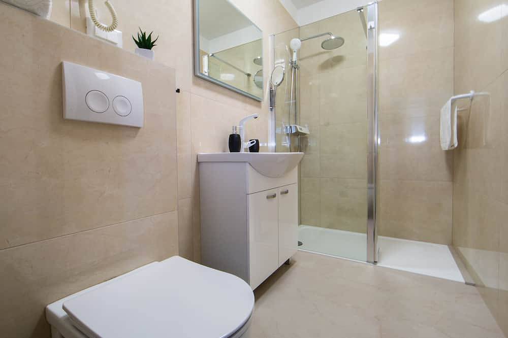 Ganze Wohnung, Modern apartment first row to the sea in Stobrec, Split-Dalmatien