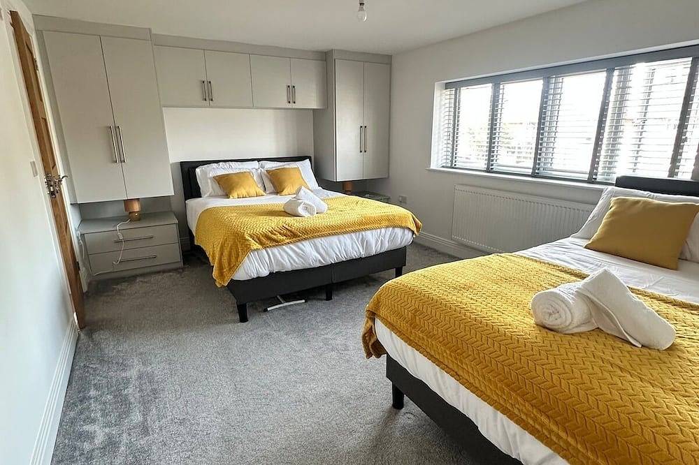 Entire apartment, Stylish Woking Stay + Parking in Woking, Surrey