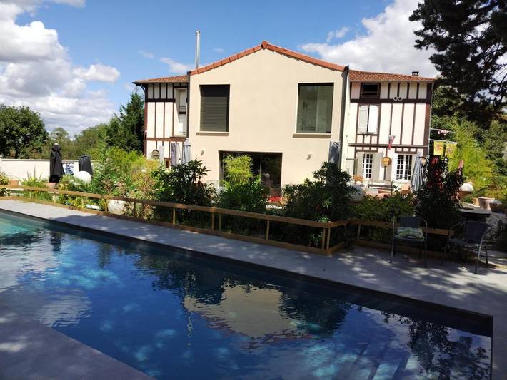 Chambre d’hôte pour 2 personnes, avec piscine ainsi que jardin et jacuzzi, animaux acceptés
