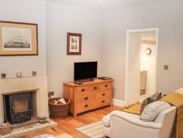 Log Cabin for 2 People in The Cotswolds, South West England, Photo 4