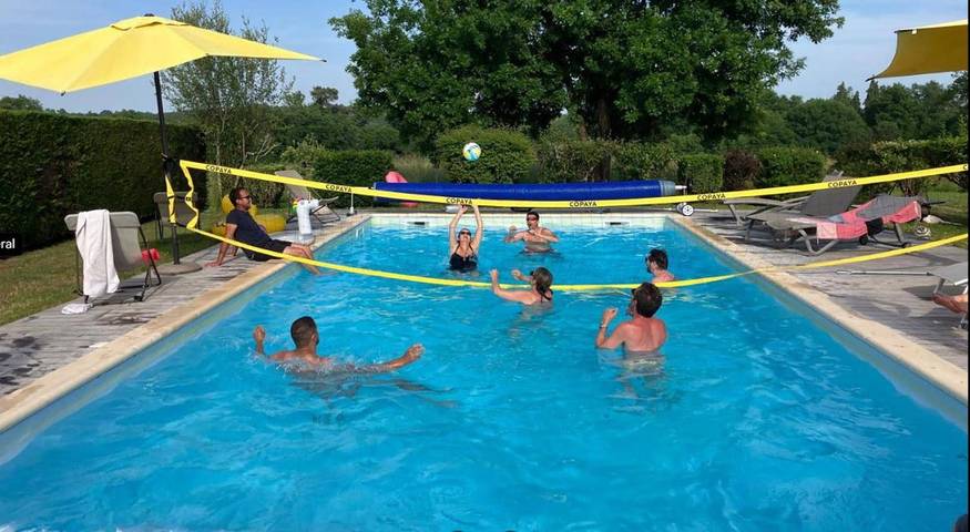 Location de vacances pour 28 personnes, avec piscine et jardin à Eygurande-et-Gardedeuil - 3