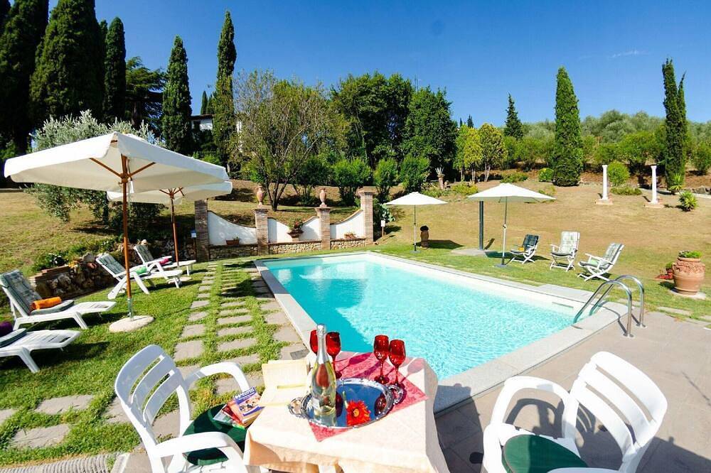 Villa a Uzzano con piscina privata in Uzzano, Provincia di Pistoia