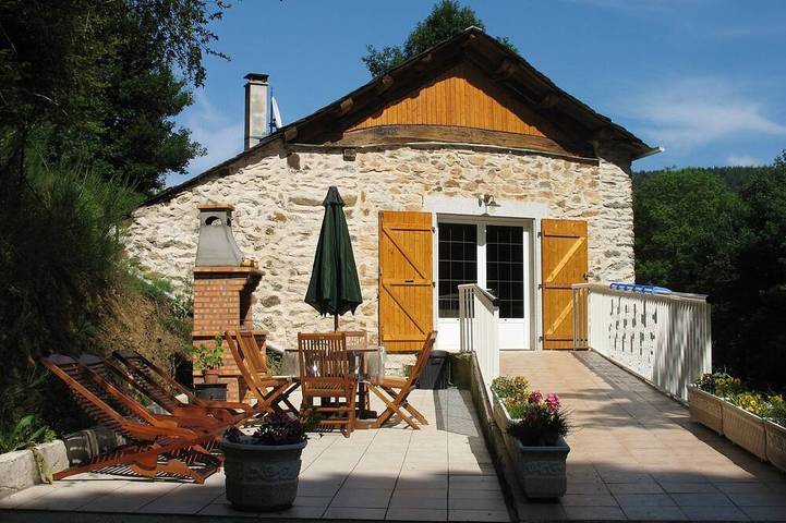 Location de vacances pour 8 personnes, avec Terrasse et Jardin à Vabre