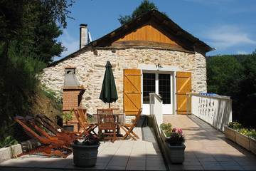 Gîte pour 8 personnes, avec jardin, animaux acceptés à Vabre