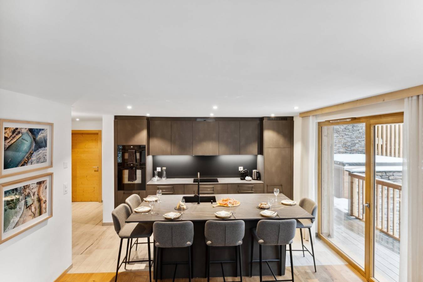 Entire apartment, Luxury Apartment, 2 Bedrooms with Jacuzzi Rahas B Grimentz - By Mrs Miggins in Grimentz, Anniviers