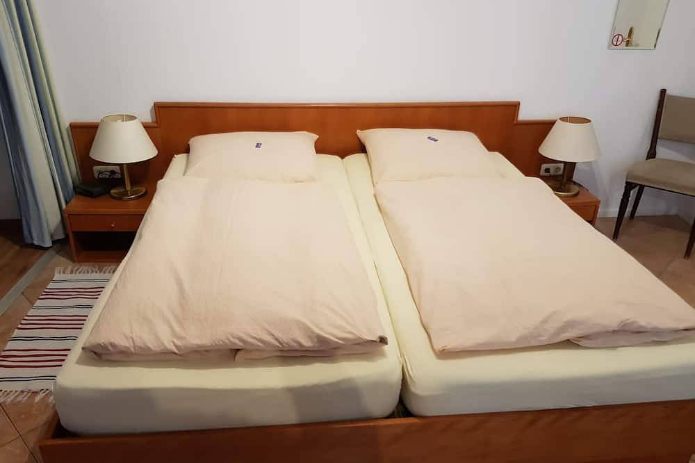 Ganze Wohnung, Sehr zentrale Ferienwohnung/150m zum gr. Plöner See/ Fewo 2/Boxspringb. 2x2,20m in Plön, Plön (Stadt)