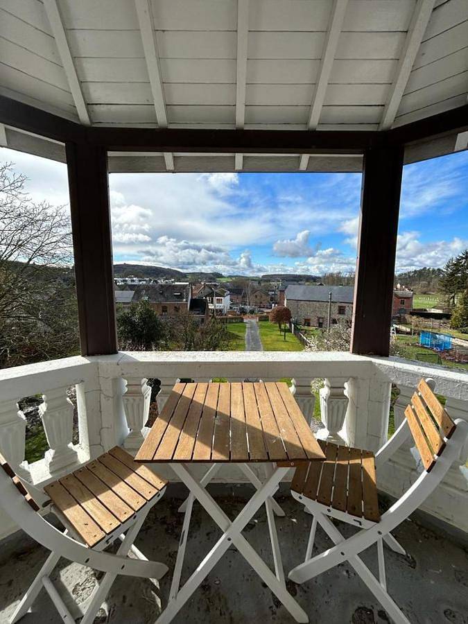 Location de vacances pour 8 personnes, avec jardin ainsi que vue et terrasse dans Han-sur-Lesse - 3
