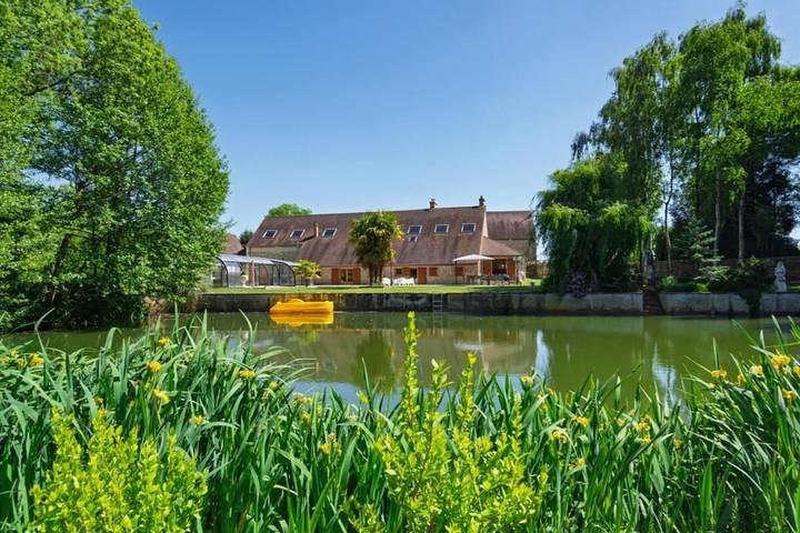 Gîte pour 14 personnes, avec piscine à Authon-du-Perche
