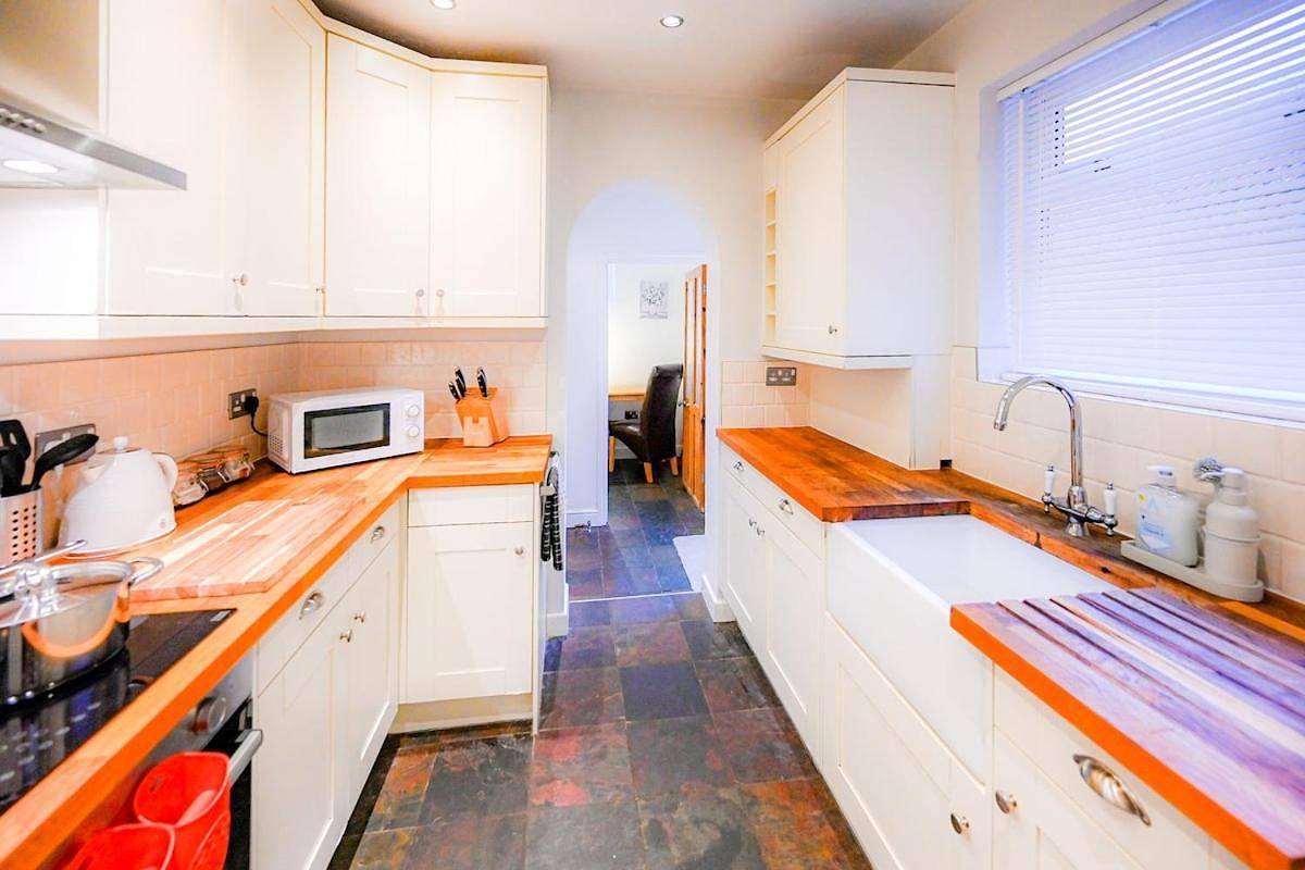 Entire apartment, Three-Bedroom Apartment in Bedford