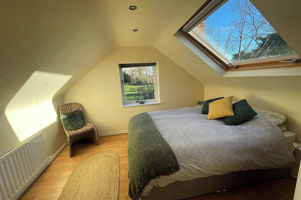 Spacious 4-bedroom house in charming Carrickfergus. in Carrickfergus, Grafschaft Antrim